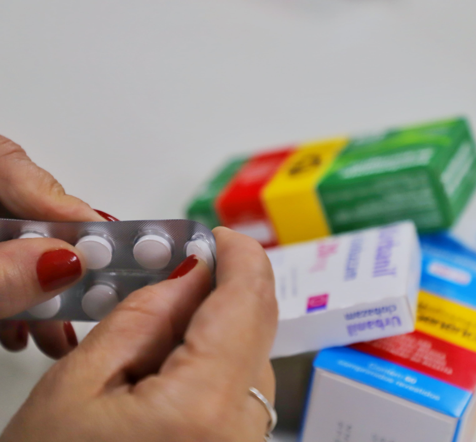 Estetoscópio e medicamentos